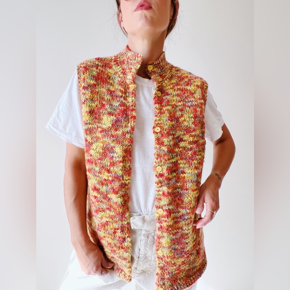 SOLD- Rainbow knit buttoned vest| M-L| vintage